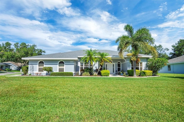 109 Lake Mariam Way, Winter Haven, FL 33884 - ranch-style house with a front yard and stucco siding
