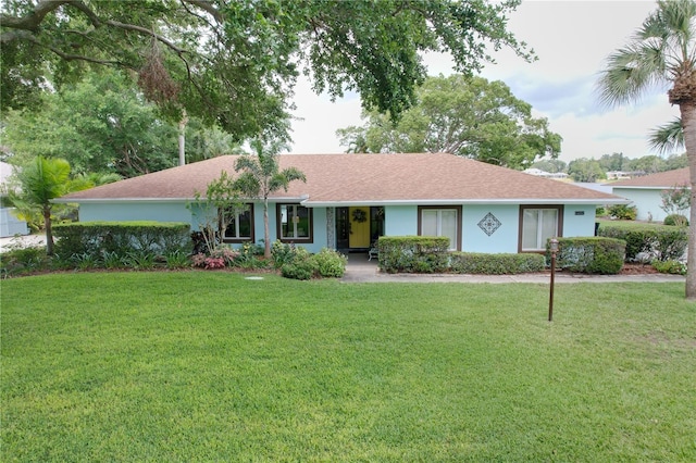255 Lake Link Rd, Winter Haven, FL 33884 - single story home featuring a front yard and a shingled roof
