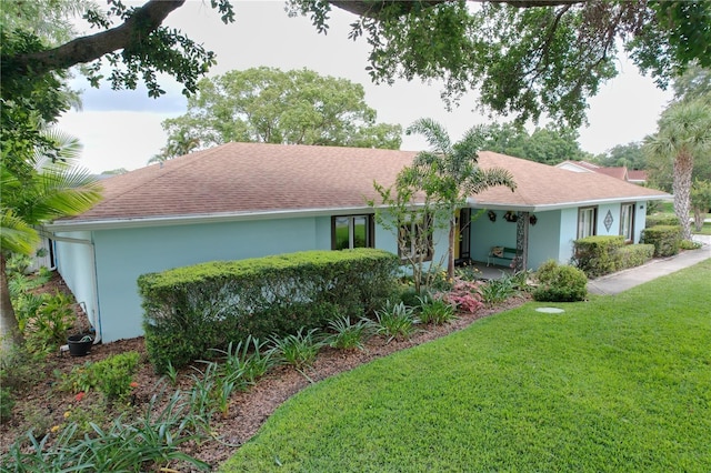 255 Lake Link Rd, Winter Haven, FL 33884 - ranch-style home with a front yard and stucco siding