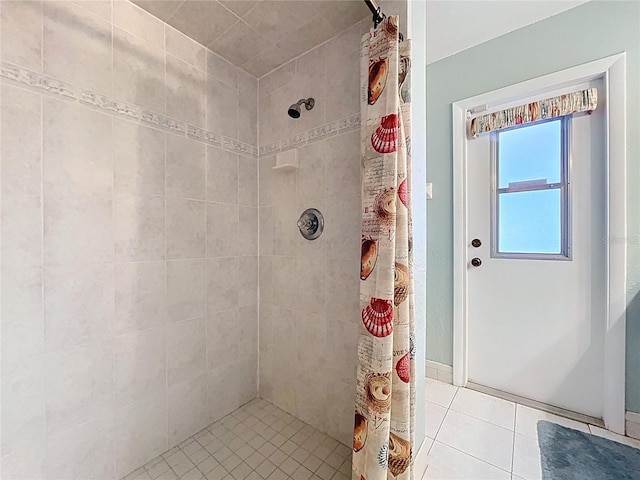 255 Lake Link Rd, Winter Haven, FL 33884 - bathroom featuring a tile shower and tile patterned floors