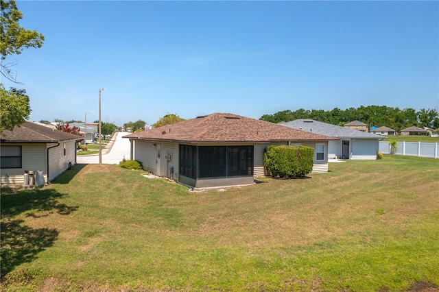 3245 Prairie Dunes Cir E, Lakeland, FL 33810 - rear view of property with a sunroom