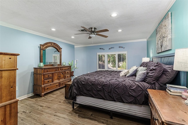 418 N Rd, Lakeland, FL 33809 - bedroom featuring wood finished floors, crown molding, recessed lighting, a textured ceiling, and a ceiling fan