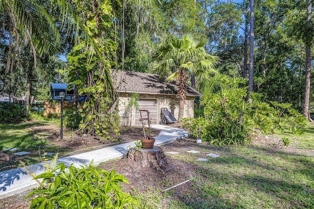 418 N Rd, Lakeland, FL 33809 - view of yard featuring driveway and an attached garage