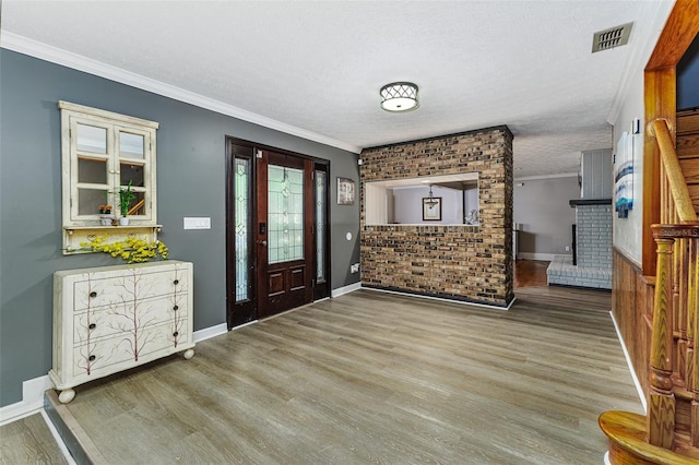 418 N Rd, Lakeland, FL 33809 - foyer featuring wood finished floors, ornamental molding, baseboards, and a textured ceiling