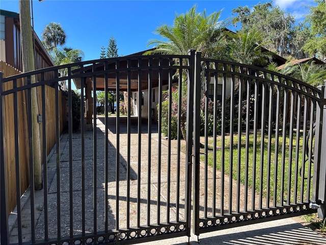 9402 Cat Track Trl, Lake Wales, FL 33898 - gate with fence