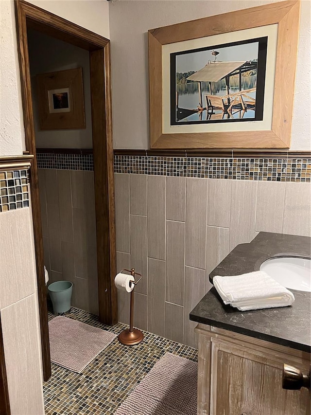 9402 Cat Track Trl, Lake Wales, FL 33898 - bathroom with tile walls, a wainscoted wall, vanity, and tile patterned floors