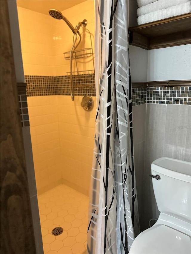 9402 Cat Track Trl, Lake Wales, FL 33898 - full bathroom featuring tile walls, a shower stall, wainscoting, and toilet