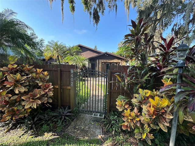 9402 Cat Track Trl, Lake Wales, FL 33898 - gate featuring fence