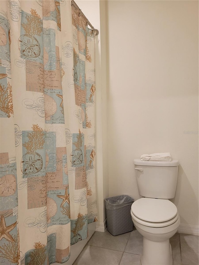 1378 Fox Squirrel Dr, Davenport, FL 33897 - full bathroom with tile patterned flooring, baseboards, toilet, and a shower with shower curtain