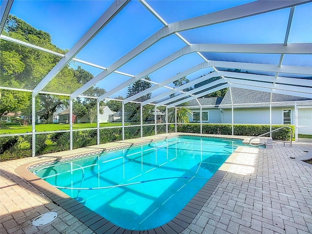 560 Saint Andrews Rd, Winter Haven, FL 33884 - swimming pool with a patio area and a lanai