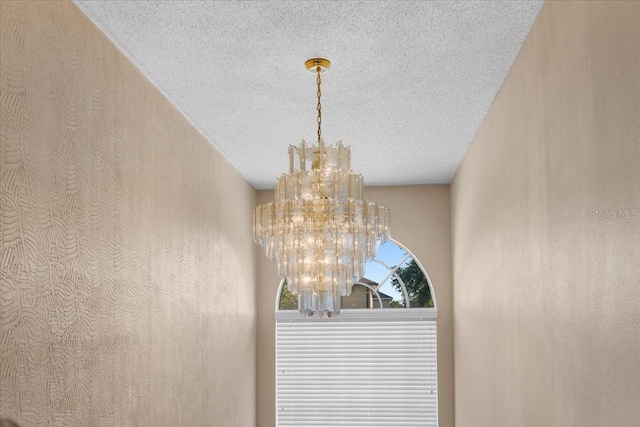1800 Emily Dr, Winter Haven, FL 33884 - detailed view of a chandelier and a textured ceiling