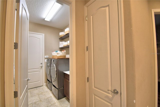 2340 Pinehurst Ct, Davenport, FL 33837 - laundry room with independent washer and dryer and a textured ceiling