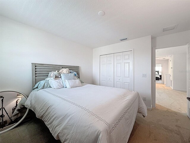 912 Scrub Oak Hammock Rd, Davenport, FL 33837 - carpeted bedroom featuring a closet