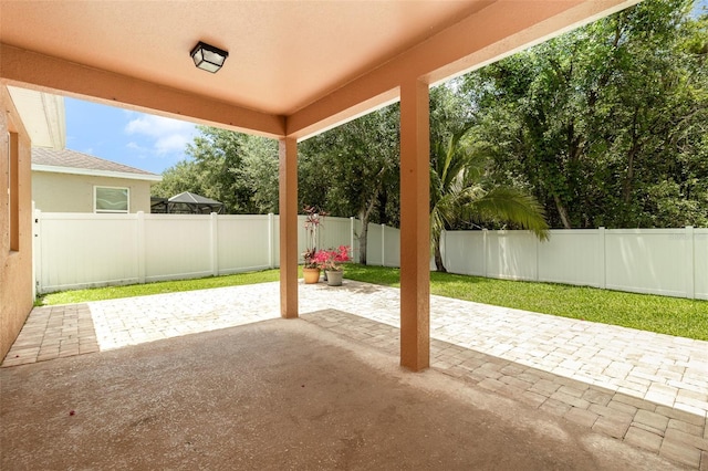 122 Port Royal Ct, Sebastian, FL 32958 - fenced backyard featuring a patio