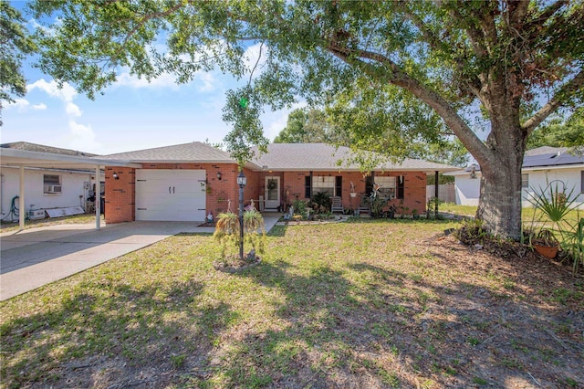 40 Westridge Rd, Davenport, FL 33837 - single story home featuring a garage, driveway, brick siding, and a front lawn