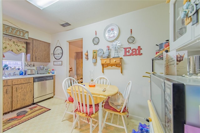 40 Westridge Rd, Davenport, FL 33837 - dining space with light floors