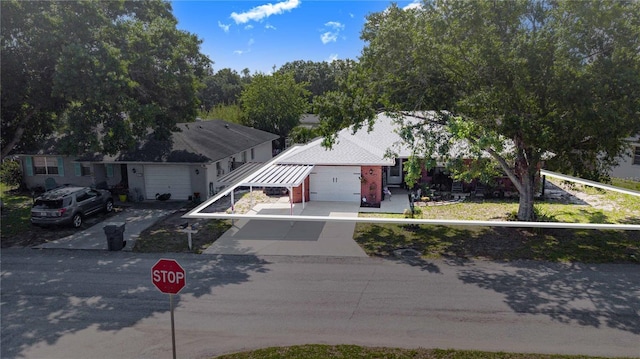 40 Westridge Rd, Davenport, FL 33837 - view of front of house with driveway and a garage
