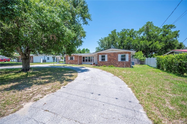 961 Oleander Dr SE, Winter Haven, FL 33880 - ranch-style home featuring brick siding and driveway