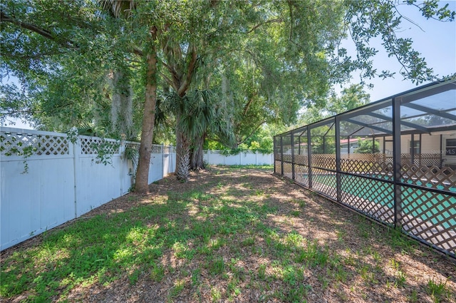 961 Oleander Dr SE, Winter Haven, FL 33880 - fenced backyard featuring glass enclosure
