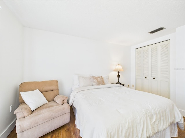 2700 Bayshore Blvd Unit 3210, Dunedin, FL 34698 - bedroom featuring wood finished floors, a closet, and baseboards