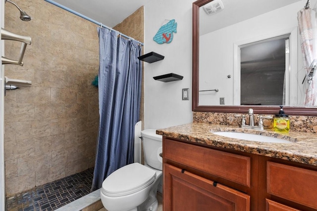 320 Boger Blvd S, Lakeland, FL 33803 - bathroom with vanity, toilet, and tiled shower