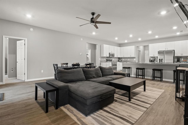 1081 Sandpiper Loop, Winter Haven, FL 33881 - living room with ceiling fan, light wood finished floors, baseboards, and recessed lighting