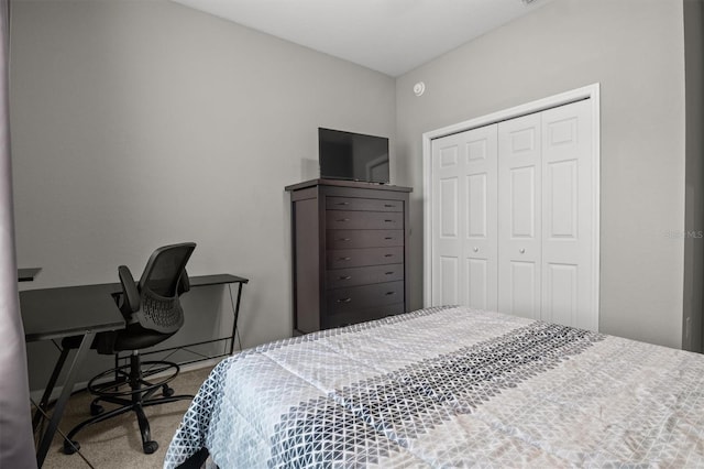 1081 Sandpiper Loop, Winter Haven, FL 33881 - bedroom with carpet, a closet, and a desk
