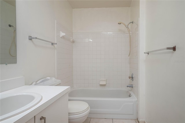 299 Winter Ridge Blvd Unit 299, Winter Haven, FL 33881 - bathroom with toilet, vanity, tub / shower combination, and tile patterned floors