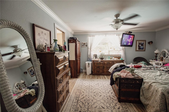 2213 W Pilaklakaha Ave, Auburndale, FL 33823 - bedroom with light wood finished floors, ornamental molding, and ceiling fan