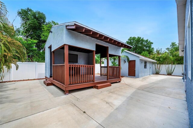 1553 Wright Dr, Lakeland, FL 33805 - view of front of property featuring a patio area, stucco siding, a fenced backyard, and a deck