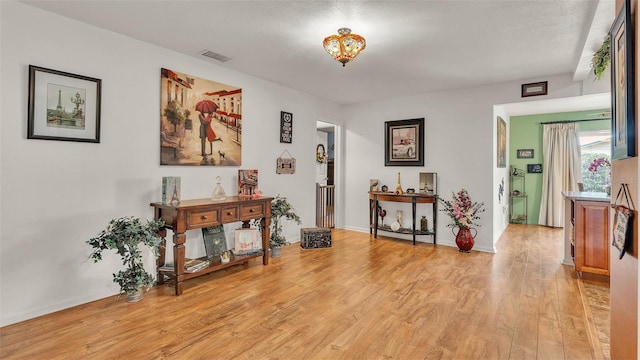527 Duchess Dr, Lakeland, FL 33803 - hall featuring light wood-style floors and baseboards