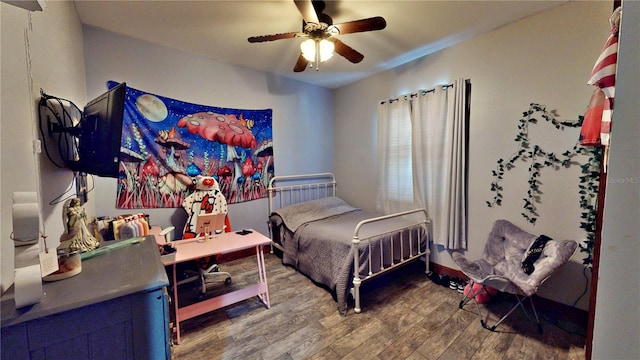 540 Phillips Rd, Sebring, FL 33875 - bedroom featuring wood finished floors and ceiling fan