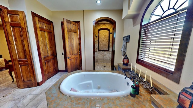 540 Phillips Rd, Sebring, FL 33875 - bathroom featuring a jetted tub and healthy amount of natural light