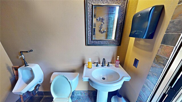 540 Phillips Rd, Sebring, FL 33875 - half bathroom with toilet