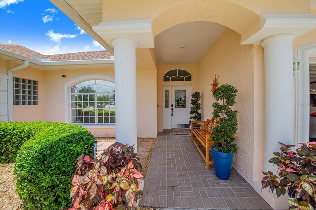 413 Ruby Lake Pl, Winter Haven, FL 33884 - doorway to property with stucco siding