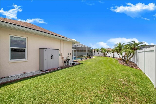 413 Ruby Lake Pl, Winter Haven, FL 33884 - view of yard with a lanai and a pool