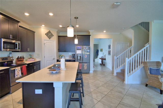 1433 Bunker Dr, Davenport, FL 33896 - kitchen featuring stainless steel appliances, a sink, crown molding, light countertops, and a kitchen bar