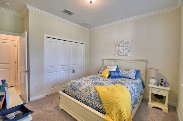 1433 Bunker Dr, Davenport, FL 33896 - carpeted bedroom featuring ornamental molding, a closet, and baseboards