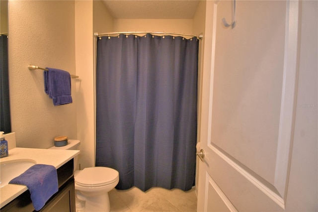 1433 Bunker Dr, Davenport, FL 33896 - full bathroom featuring vanity, toilet, tile patterned flooring, and curtained shower