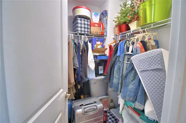 1433 Bunker Dr, Davenport, FL 33896 - view of spacious closet