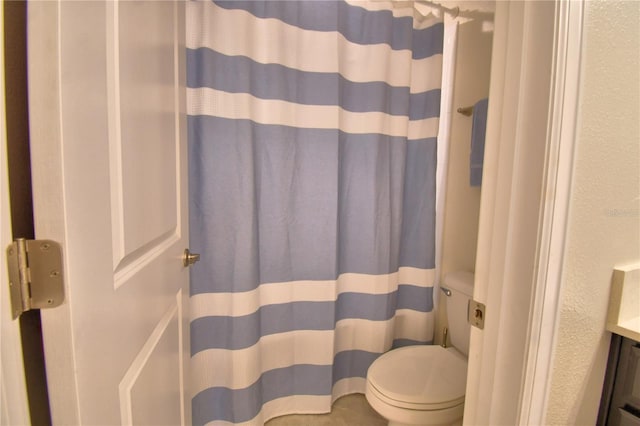 1433 Bunker Dr, Davenport, FL 33896 - full bath with toilet, a shower with shower curtain, and vanity