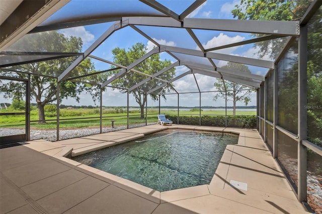 1256 Center St, Dundee, FL 33838 - swimming pool with a patio area and glass enclosure