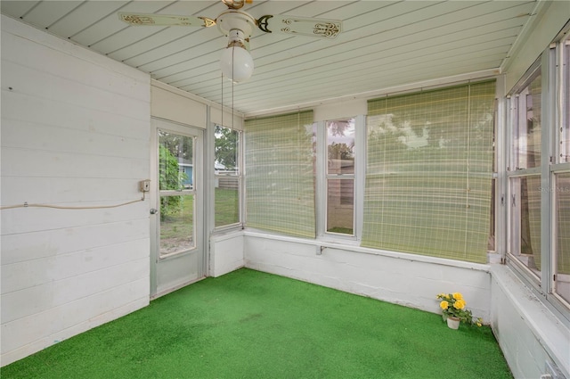 304 W Lake Ave, Auburndale, FL 33823 - unfurnished sunroom featuring ceiling fan