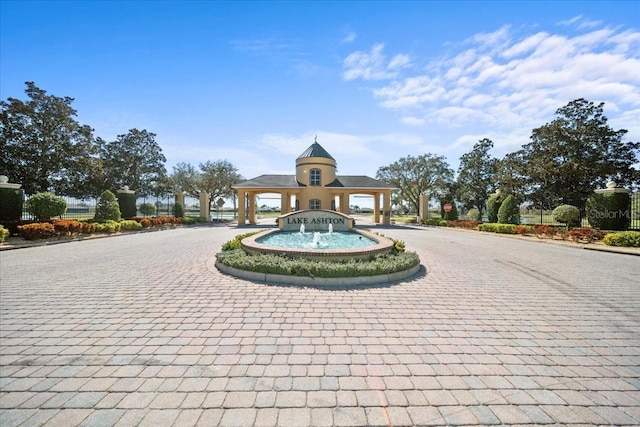 4254 Berwick Dr, Lake Wales, FL 33859 - surrounding community with curved driveway