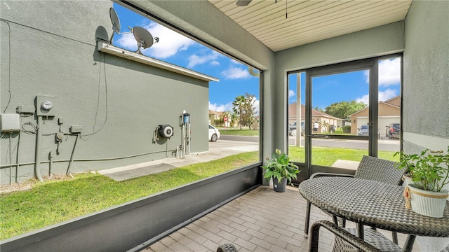 2602 Whitewood Rd, Mulberry, FL 33860 - sunroom with a residential view