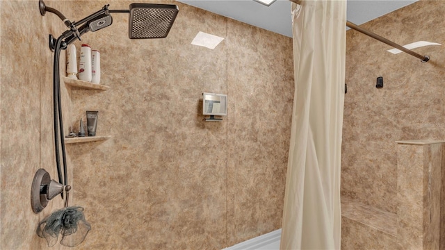 2602 Whitewood Rd, Mulberry, FL 33860 - bathroom with a shower with shower curtain
