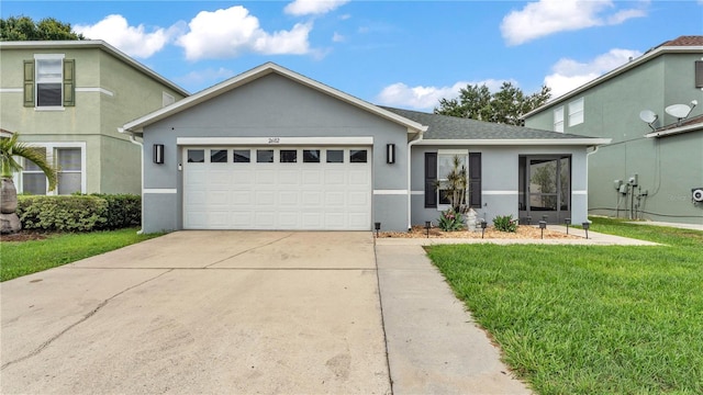 2602 Whitewood Rd, Mulberry, FL 33860 - view of front of property featuring an attached garage, stucco siding, concrete driveway, and a front yard