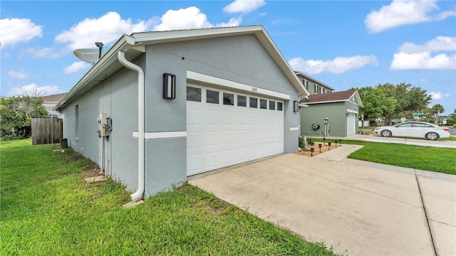 2602 Whitewood Rd, Mulberry, FL 33860 - view of side of property featuring stucco siding and driveway
