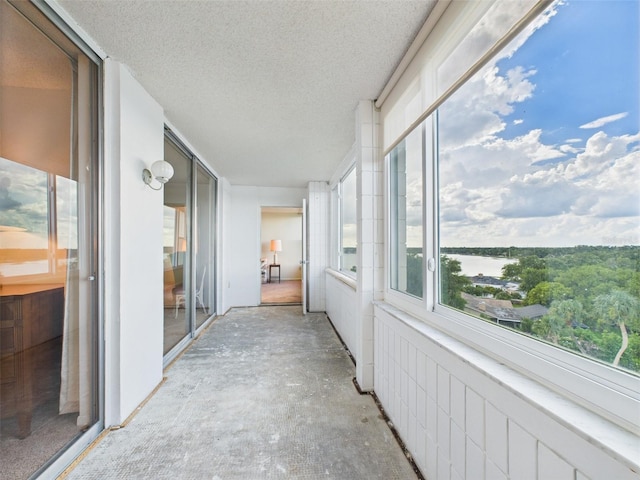 700 Mirror Ter NW Unit 702, Winter Haven, FL 33881 - unfurnished sunroom featuring plenty of natural light and a textured ceiling