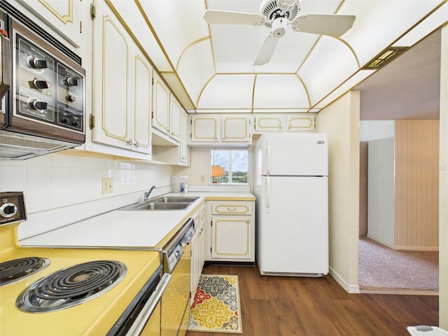 700 Mirror Ter NW Unit 702, Winter Haven, FL 33881 - kitchen featuring white appliances, light countertops, dark wood-style flooring, a ceiling fan, and decorative backsplash